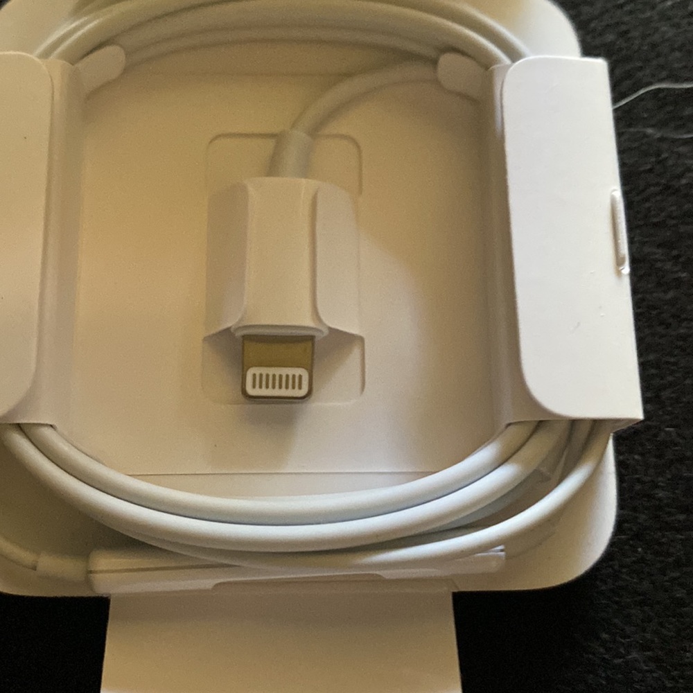Apple ear phones - Picture 2 of 3